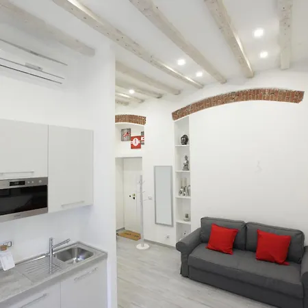 Apartment Amazing In Center With Balcony Milan